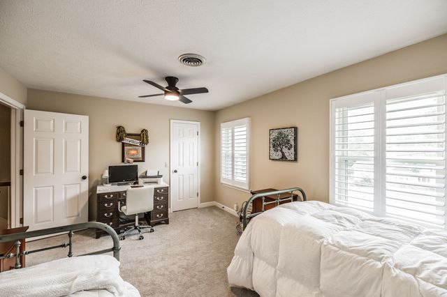 107 Meadow Ln, Hendersonville, TN 37075