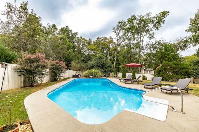 107 Meadow Ln, Hendersonville, TN 37075