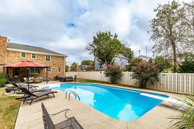 107 Meadow Ln, Hendersonville, TN 37075
