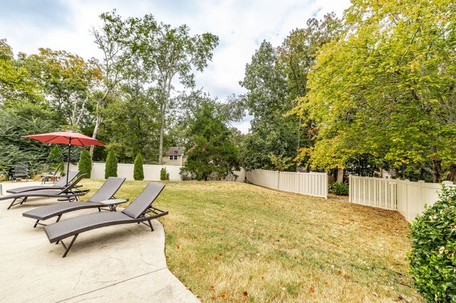 107 Meadow Ln, Hendersonville, TN 37075