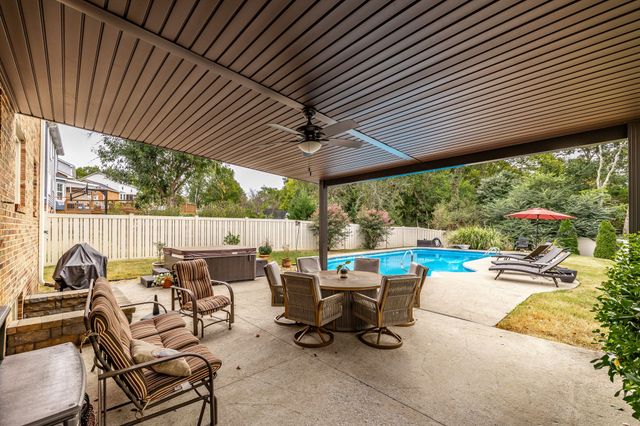 107 Meadow Ln, Hendersonville, TN 37075