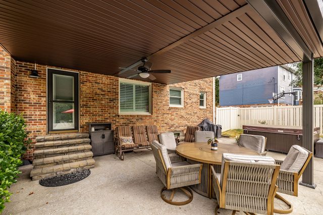 107 Meadow Ln, Hendersonville, TN 37075