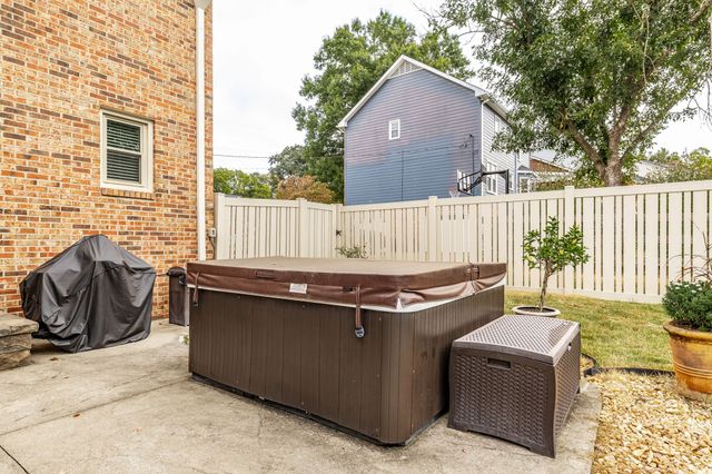 107 Meadow Ln, Hendersonville, TN 37075