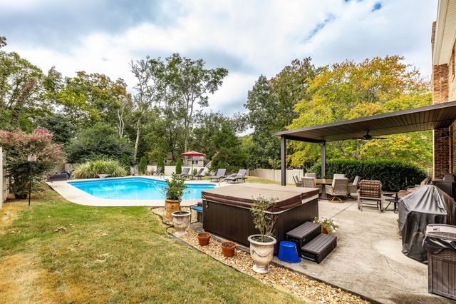 107 Meadow Ln, Hendersonville, TN 37075