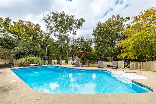 107 Meadow Ln, Hendersonville, TN 37075
