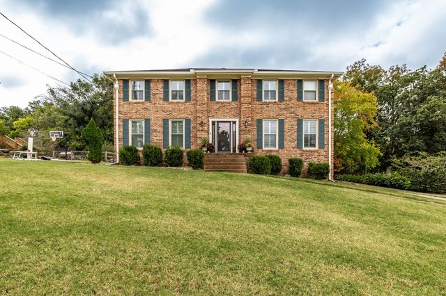 107 Meadow Ln, Hendersonville, TN 37075