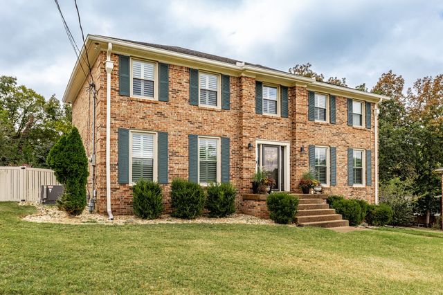 107 Meadow Ln, Hendersonville, TN 37075