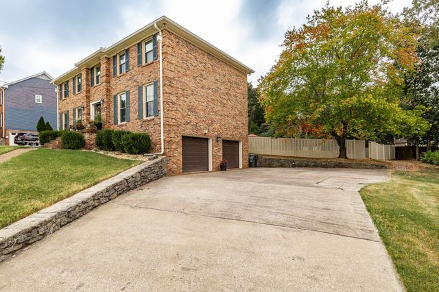 107 Meadow Ln, Hendersonville, TN 37075