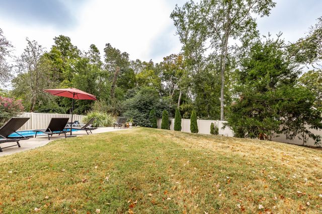 107 Meadow Ln, Hendersonville, TN 37075