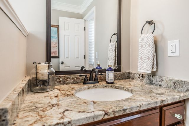 107 Meadow Ln, Hendersonville, TN 37075