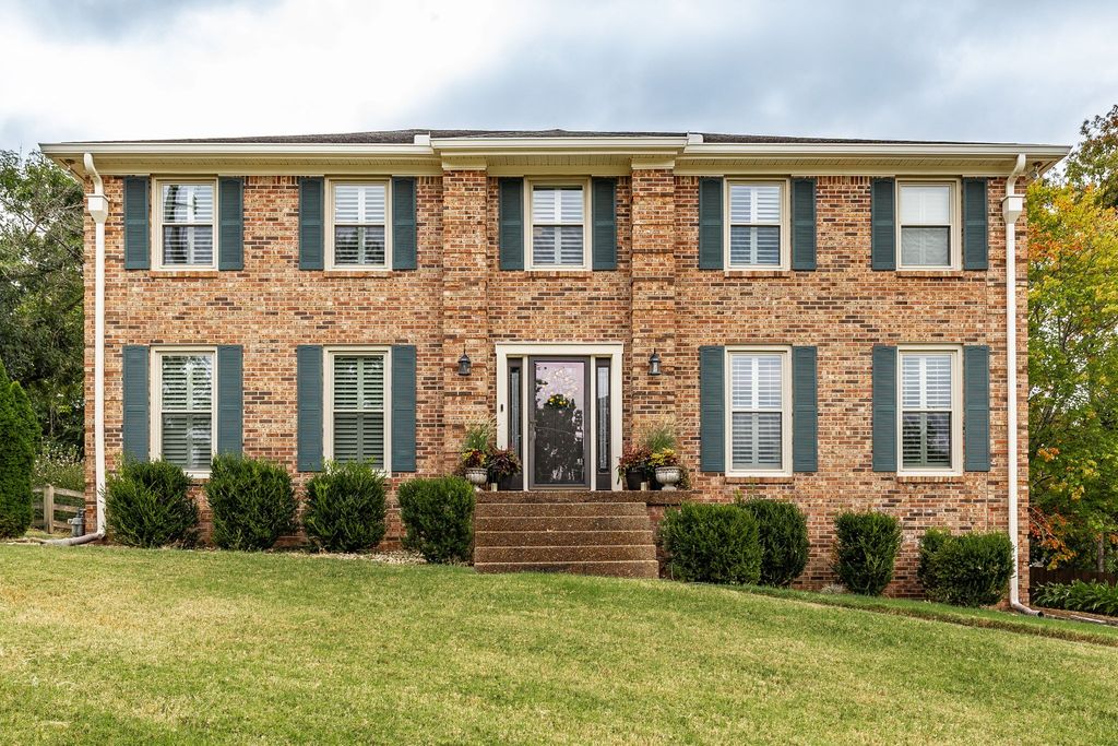 107 Meadow Ln, Hendersonville, TN 37075