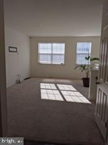 35 CREEKSIDE WAY, Burlington, NJ 08016