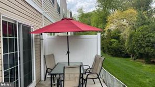 35 CREEKSIDE WAY, Burlington, NJ 08016