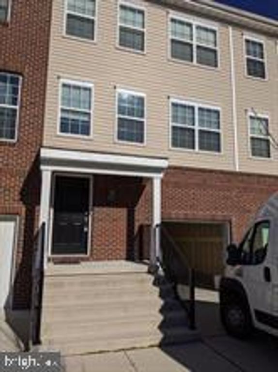 35 CREEKSIDE WAY, Burlington, NJ 08016