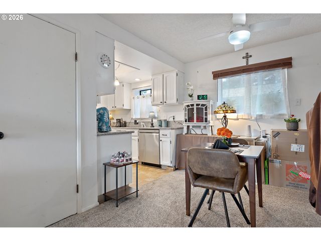 12160 Sw ROYAL Ct D, King City, OR 97224