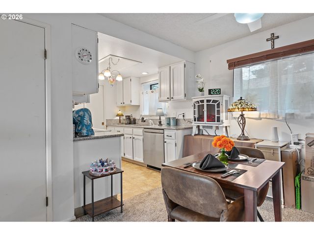 12160 Sw ROYAL Ct D, King City, OR 97224