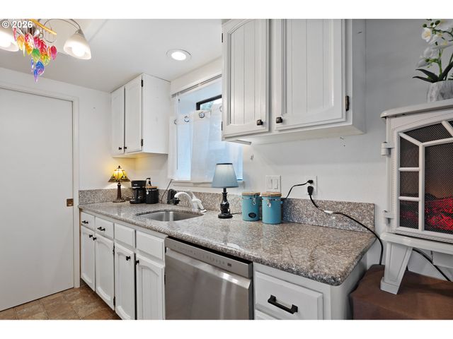 12160 Sw ROYAL Ct D, King City, OR 97224