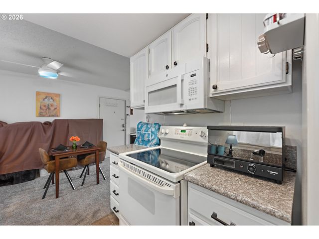 12160 Sw ROYAL Ct D, King City, OR 97224