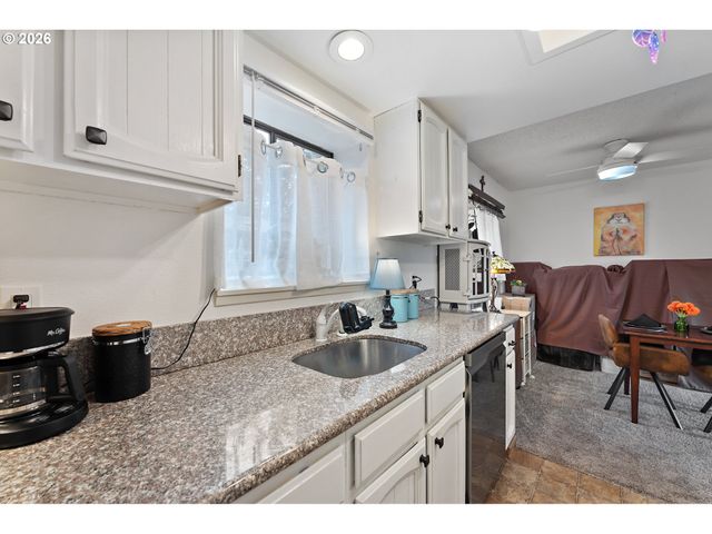 12160 Sw ROYAL Ct D, King City, OR 97224