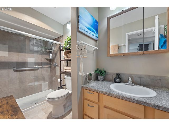 12160 Sw ROYAL Ct D, King City, OR 97224