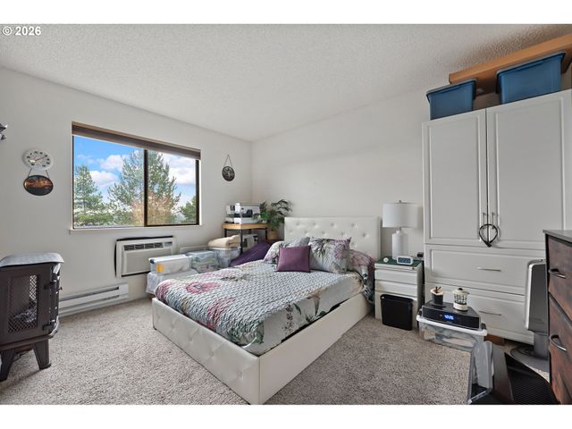 12160 Sw ROYAL Ct D, King City, OR 97224