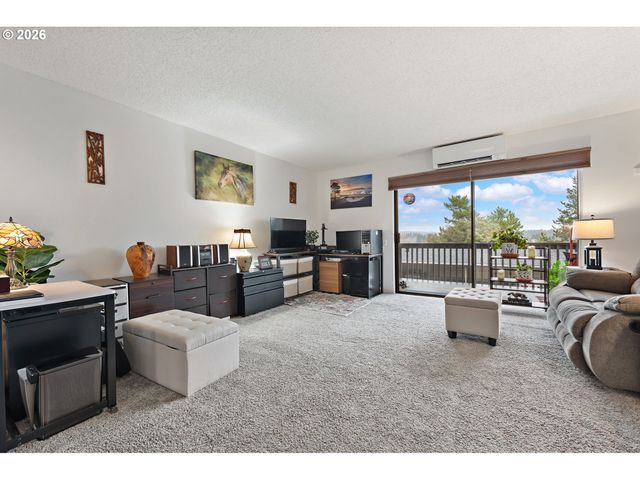 12160 Sw ROYAL Ct D, King City, OR 97224