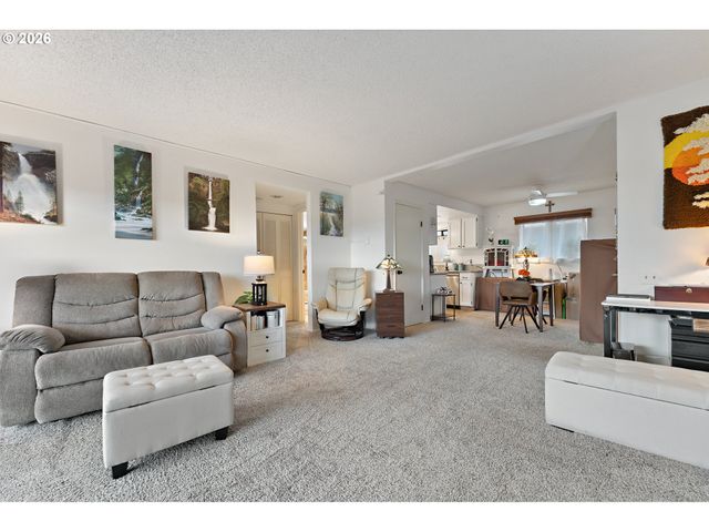 12160 Sw ROYAL Ct D, King City, OR 97224