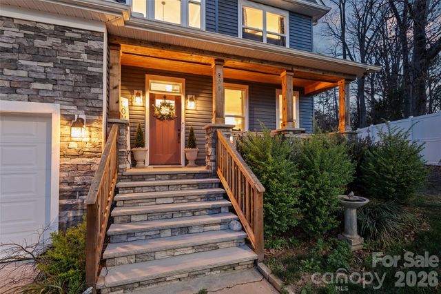 306 Breezewood Drive, Charlotte, NC 28262