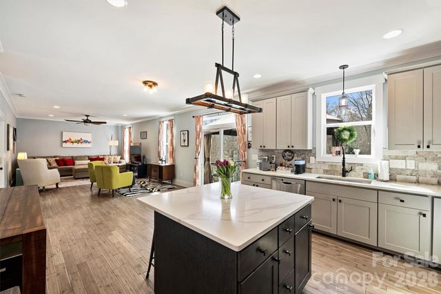 306 Breezewood Drive, Charlotte, NC 28262