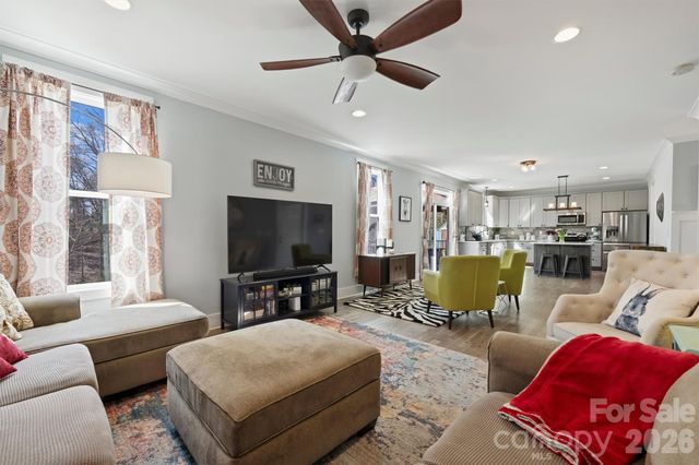 306 Breezewood Drive, Charlotte, NC 28262