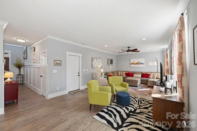 306 Breezewood Drive, Charlotte, NC 28262