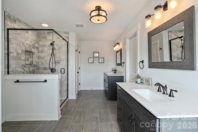 306 Breezewood Drive, Charlotte, NC 28262