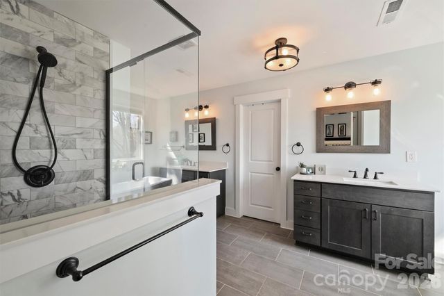 306 Breezewood Drive, Charlotte, NC 28262