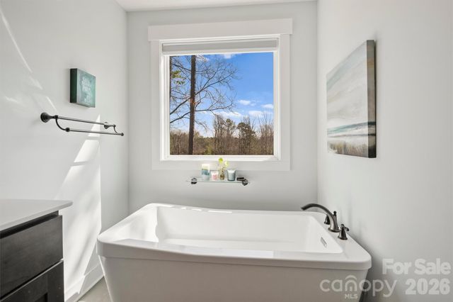 306 Breezewood Drive, Charlotte, NC 28262