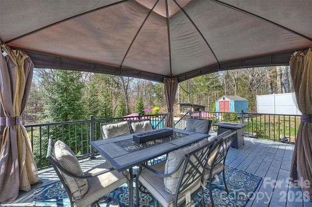 306 Breezewood Drive, Charlotte, NC 28262