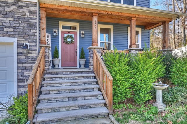 306 Breezewood Drive, Charlotte, NC 28262