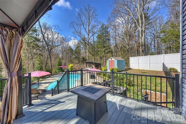 306 Breezewood Drive, Charlotte, NC 28262