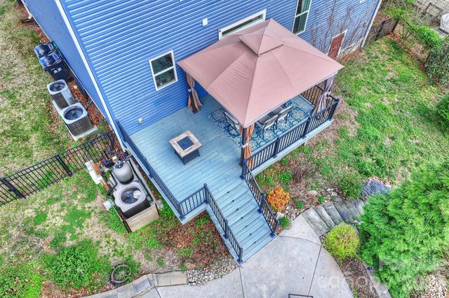 306 Breezewood Drive, Charlotte, NC 28262