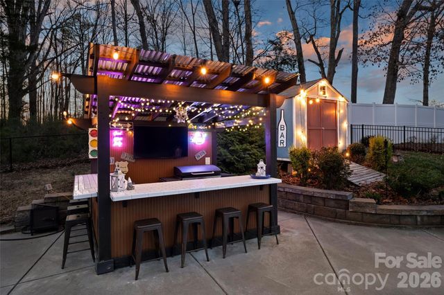 306 Breezewood Drive, Charlotte, NC 28262