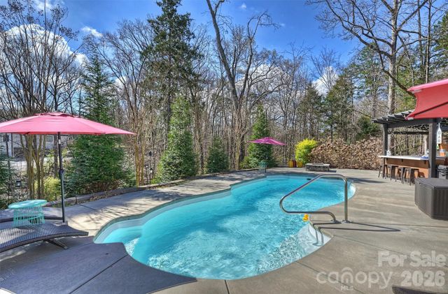 306 Breezewood Drive, Charlotte, NC 28262