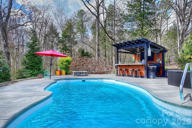 306 Breezewood Drive, Charlotte, NC 28262