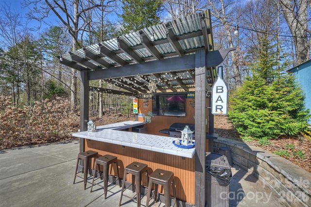 306 Breezewood Drive, Charlotte, NC 28262