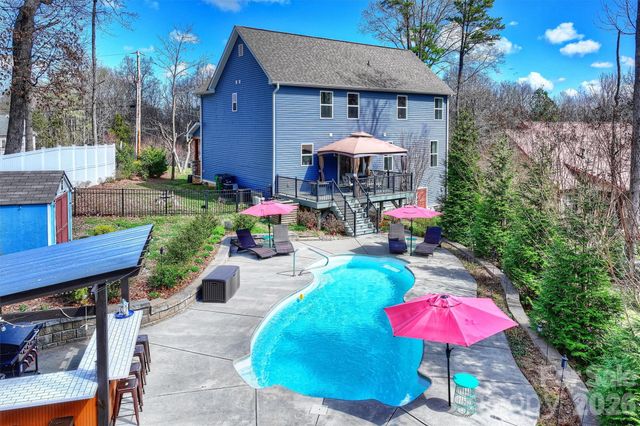 306 Breezewood Drive, Charlotte, NC 28262