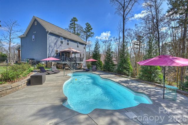 306 Breezewood Drive, Charlotte, NC 28262