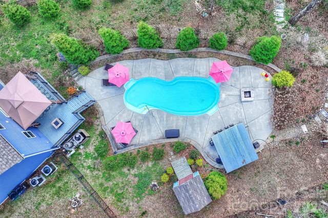 306 Breezewood Drive, Charlotte, NC 28262