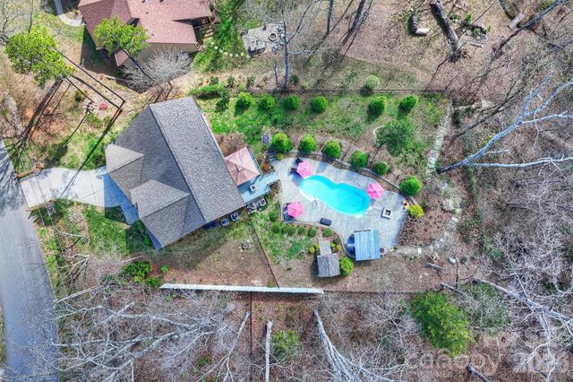 306 Breezewood Drive, Charlotte, NC 28262