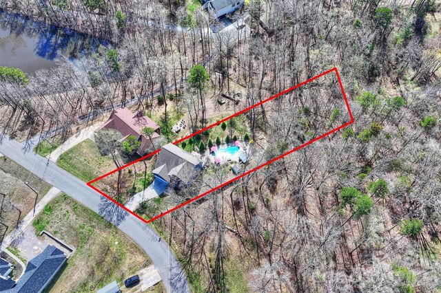 306 Breezewood Drive, Charlotte, NC 28262