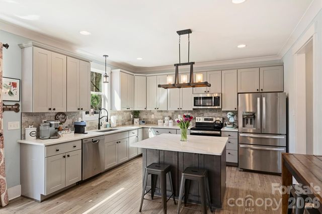 306 Breezewood Drive, Charlotte, NC 28262