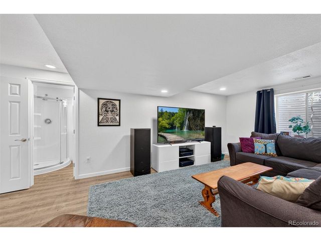 28 Willowleaf Dr, Littleton, CO 80127