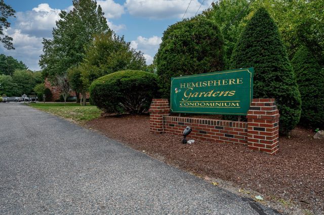 43 Mccormick Ter 53, Stoughton, MA 02072